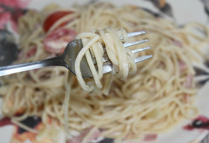 espaguetis en salsa blanca