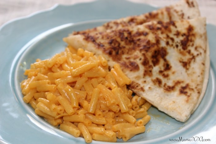 quesadillas y macaroni and cheese