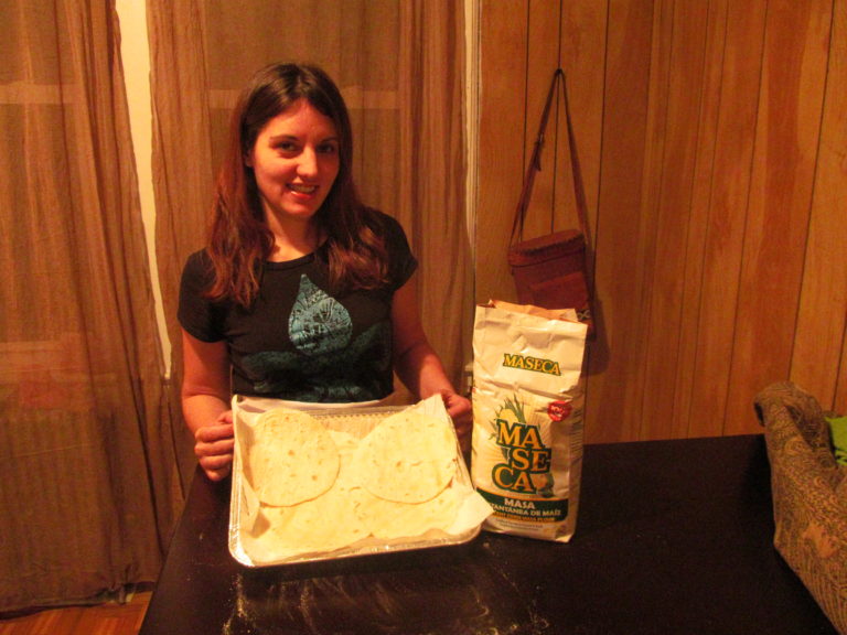 Receta Masa de tortillas con Maseca ¡la familia en la cocina con las manos en la masa! Mama XXI