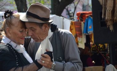 pareja bailando tango, argentina,