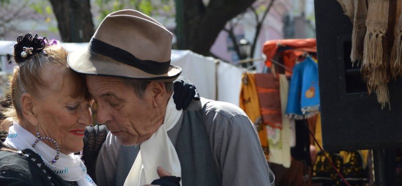 pareja bailando tango, argentina,