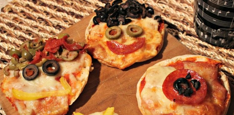 mini pizzas, pizzas individuales, niños, desayuno divertido