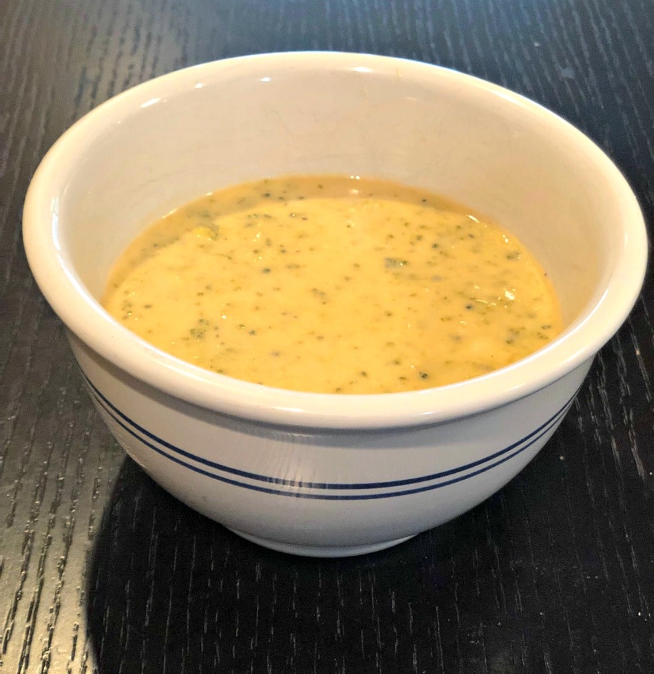 Sopa Crema de Brócoli y Queso Cheddar hecha en casa ¡restaurante style